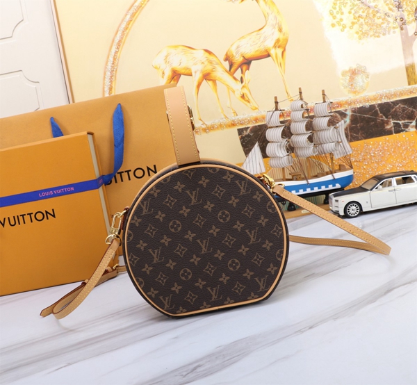 ルイヴィトンバッグ背面デザイン